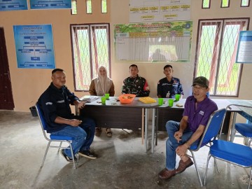 Babinsa Koramil 406-05/Muara Kelingi Sertu Dodi Saputra Melaksanakan Komsos di Desa Mekar Jaya