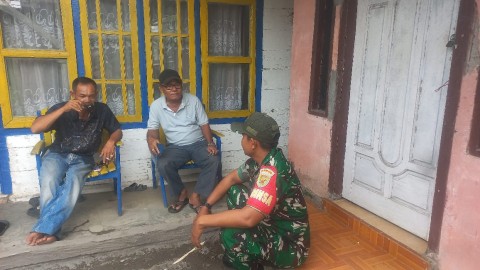 Babinsa Koramil 406-08/Lubuklinggau Ajak Warga Jaga Kamtibmas Menjelang Natal dan Tahun Baru