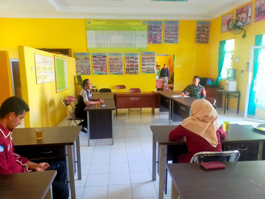 Babinsa Koramil 406-06/Tugumulyo Jalin Silaturahmi dengan Guru SLB Desa Mataram