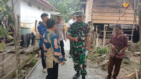 Danpos koramil 406-03/rupit melaksanakan Monitoring dan Evaluasi Laporan Tahunan Desa Embacang Baru Ilir