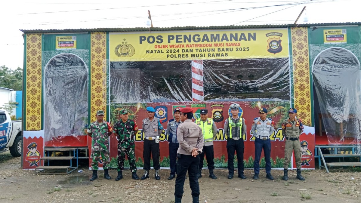 Babinsa Koramil 406-09/Terawas Laksanakan Pengamanan Natal dan Tahun Baru di Objek Wisata Waterboom