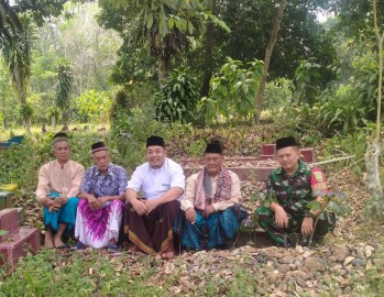 Babinsa Koramil 406-03/Rupit, Sertu Yudha, Melaksanakan Komsos dengan Masyarakat yang Berduka