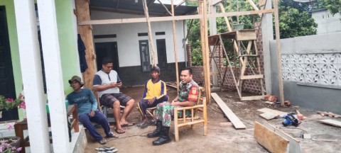 Babinsa Koramil 406-06/Tugumulyo Tingkatkan Sinergi dengan Tokoh Pemuda Desa Muara Berliti Baru