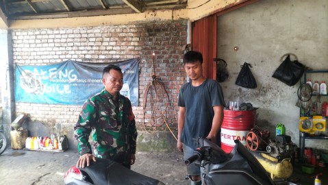 Babinsa Koramil 406-08/Lubuk Linggau Tingkatkan Hubungan dengan Warga Melalui Komsos