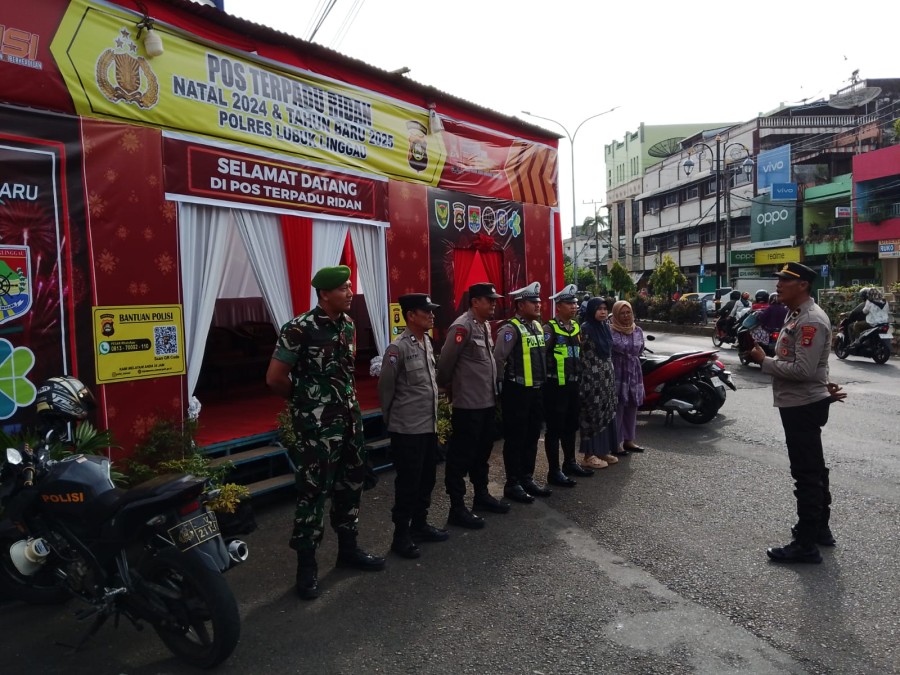 Babinsa Koramil 406-08/Lubuk Linggau Laksanakan PAM Nataru di Simpang Ridan