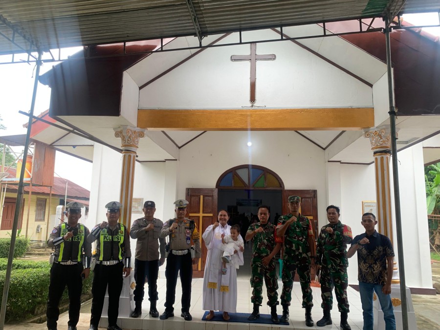 Pada Perayaan Natal 2024,Para Babinsa Koramil 406-05/Muara Kelingi Berikan Pengamanan Di Gereja Dan Pos Pengamanan Nataru