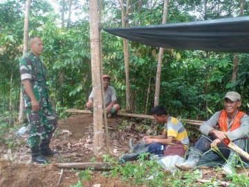 Babinsa Koramil 406-08/Lubuk Linggau Sampaikan Pentingnya Keselamatan Kerja