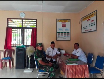 Babinsa Koramil 406-01/Rawas Ulu Tingkatkan Komsos dengan Perangkat Desa Lesung Batu