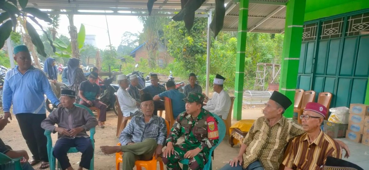 TURUT BERBELASUNGKAWA ATAS MENINGGALNYA ANGGOTA KELUARGA WARGA BABINSA SERMA ASEP JULIANSYAH HADIR DI RUMAH DUKA