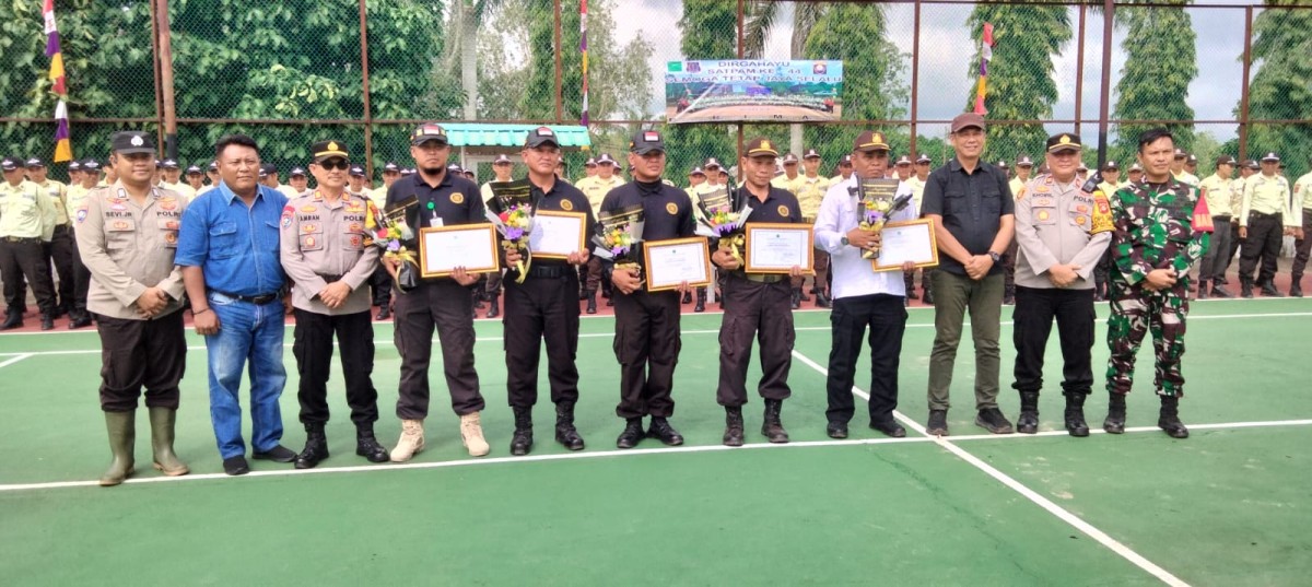 BABINSA KORAMIL 406-02/RAWAS ILIR HADIRI UPACARA HUT KE-44 SATPAM PT. LONSUM RIAM INDAH