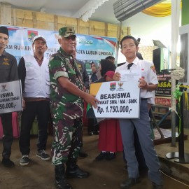 Danramil 406-10/Lubuk Linggau Timur Hadiri Peresmian Rumah Layak Huni (RLH) dan Pendistribusian Beasiswa