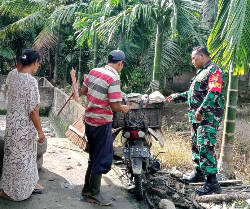 Babinsa Koramil 406-04/Muara Lakitan Pantau Kamtibmas di Desa Megang Sakti 3
