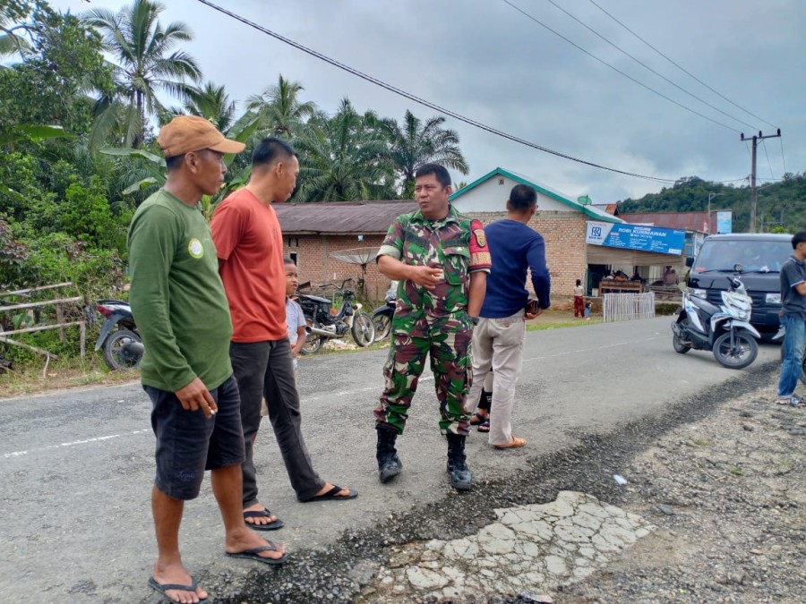 Babinsa Koramil 406-03/Rupit Laksanakan Komsos di Desa Sukaraja