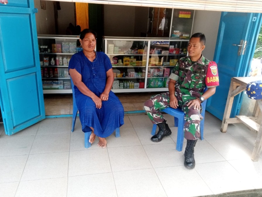 Babinsa Koramil 406-07/Jayaloka Jalin Komunikasi Sosial dengan Ibu-Ibu Pengusaha UMKM