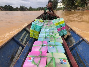 Babinsa Koramil 406-03/Rupit Dukung Program Presiden Prabowo Subianto melalui Pendampingan MBG (Makan Bergizi Gratis) di Sekolah Dasar