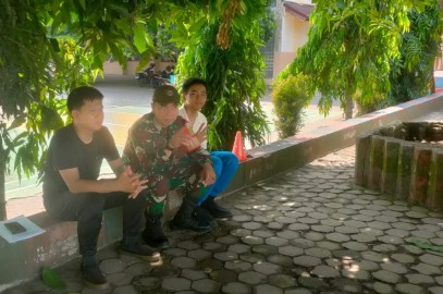 Babinsa Koramil 406-10/Lubuk Linggau Timur Komsos Bersama Pelajar, Berikan Motivasi Semangat Belajar