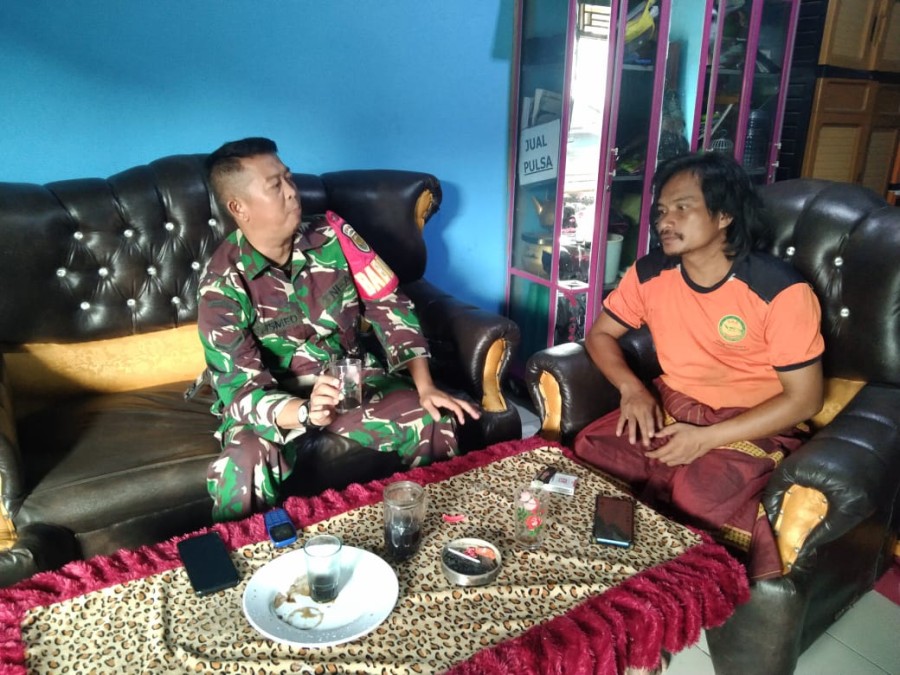 Babinsa Koramil 406-02/Rawas Ilir Laksanakan Komsos di Desa Aringin