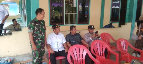 Babinsa Koramil 406-09/Terawas Jalin Komunikasi Sosial dengan Perangkat