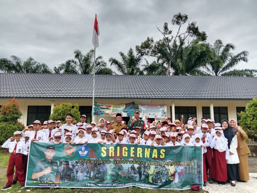 Sriwijaya Gelorakan Nasionalisme, Babinsa Koramil 406-05/Muara Kelingi Jadi Instruktur Upacara di SD Negeri 2 Karya Sakti