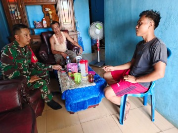 Koptu Supendi Jalin Komunikasi dengan Masyarakat di Desa Simpang Gegas Temuan.