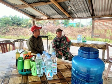 Babinsa Koramil 406-02/Rawas Ilir Imbau Warga Jaga Kesehatan di Musim Penghujan