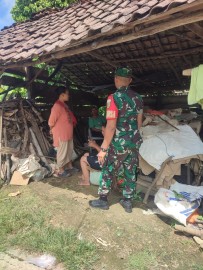 Babinsa Koramil 406-09/Terawas Ingatkan Warga untuk Selalu Menjaga Keamanan dalam Beraktivitas