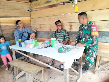 Babinsa Koramil 406-02/Rawas Ilir Laksanakan Komsos di Desa Beringin Makmur 2