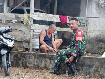 Serda Ade Kurnia, Babinsa Koramil 406-03/Rupit, Laksanakan Komsos di Desa Muara Batang Empu