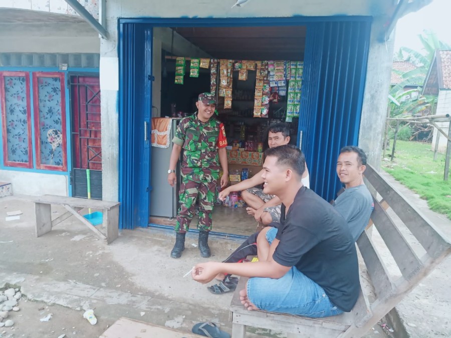 Babinsa Koramil 406-01/Rawas Ulu Sosialisasikan Bahaya Narkoba kepada Warga Desa Lubuk Mas