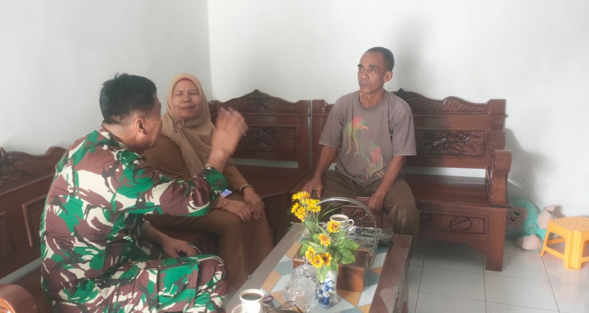 Babinsa Serma Asep Juliansyah Laksanakan Komsos Bersama Warga Binaannya