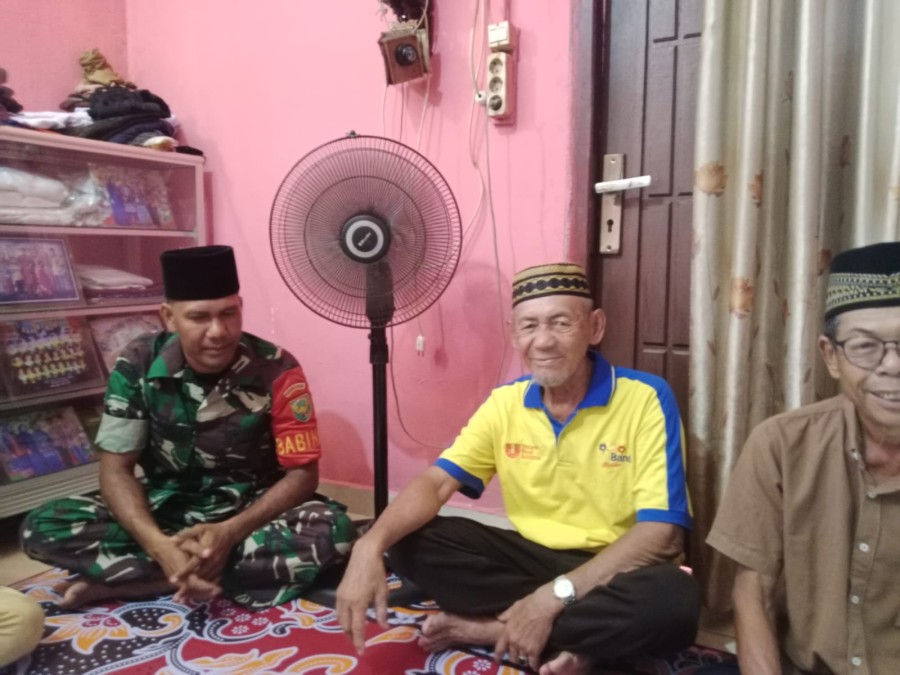 Babinsa Sertu Aman Syah Hadiri Acara Ruwahan dalam Rangka Menyambut Puasa Ramadhan Dirumah Warga Binaannya