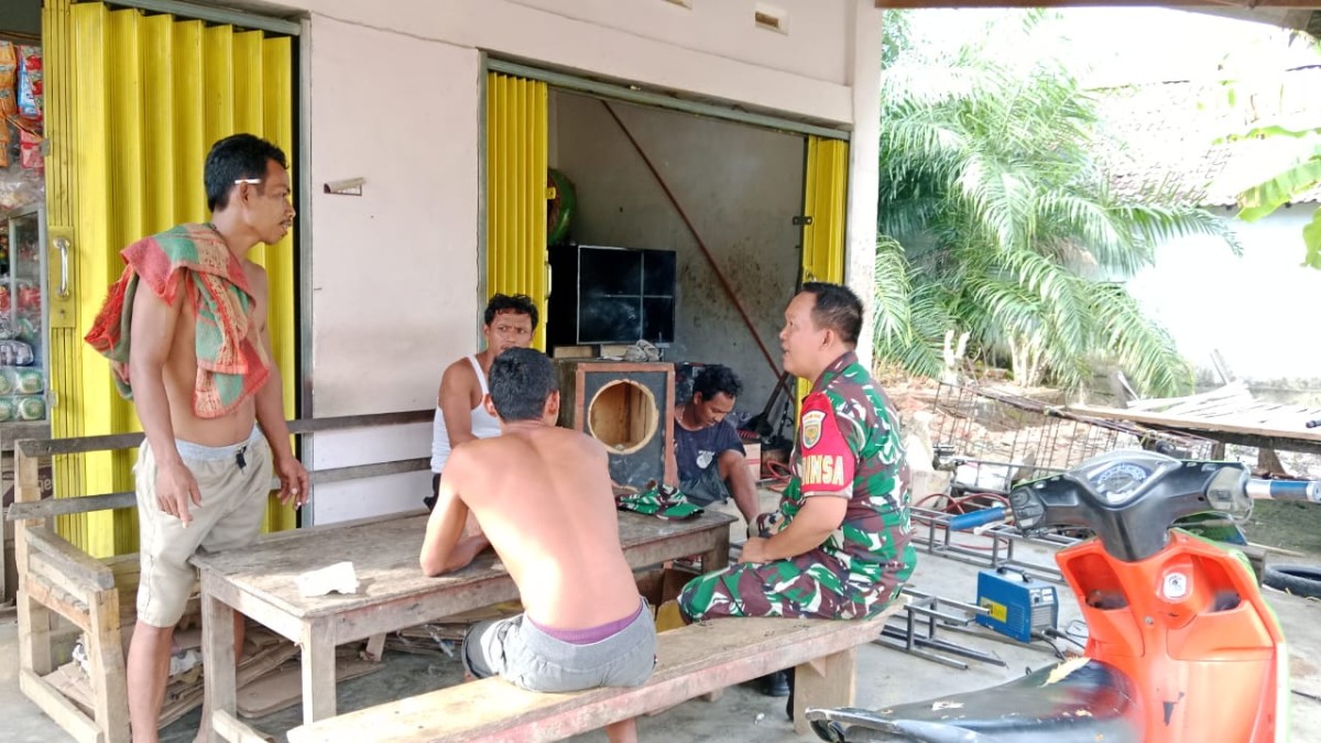 Babinsa Koramil 406-09/Terawas Laksanakan Komsos dengan Warga Binaan