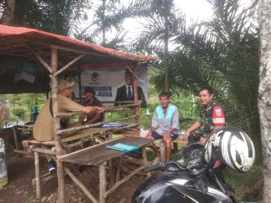 BABINSA KORAMIL 406-08/LUBUKLINGGAU GELAR KOMUNIKASI SOSIAL BERSAMA SEKRETARIS LURAH PETANANG ILIR