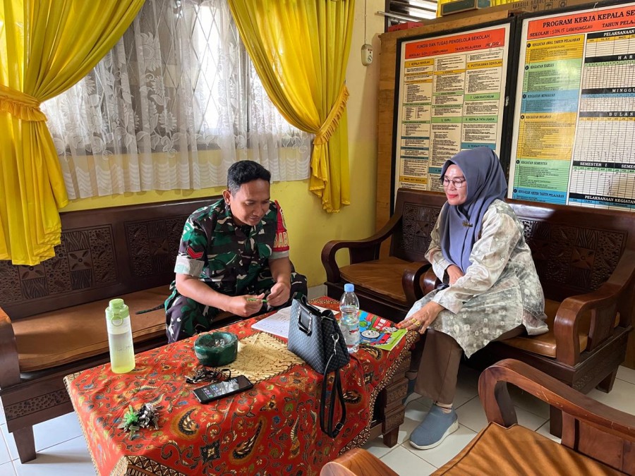 Babinsa Koramil 406-08/Lubuk Linggau Koptu Evi Chandra Bersilaturahmi ke SD Negeri 15