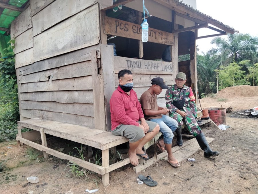 Babinsa Koramil 406-02/Rawas Ilir Pererat Silaturahmi Melalui Komsos Rutin