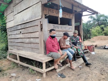 Babinsa Koramil 406-02/Rawas Ilir Pererat Silaturahmi Melalui Komsos Rutin