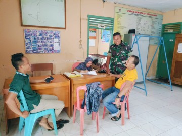 Babinsa Koramil 406-08/Lubuklinggau Ingatkan Warga untuk Menjaga Kesehatan dan Kebersihan di Musim Penghujan