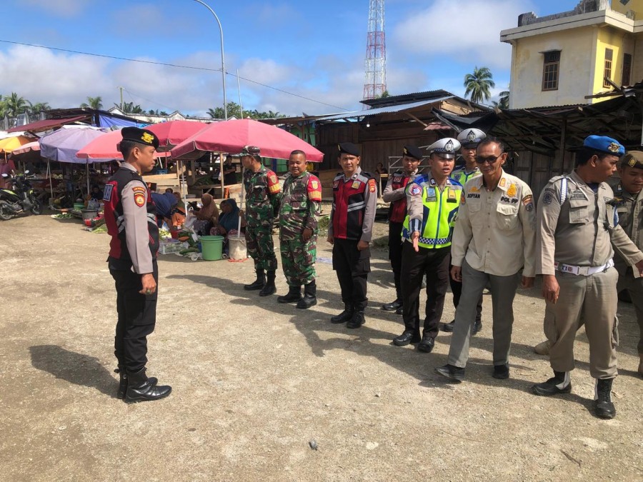BABINSA KORAMIL 406-03/RUPIT LAKSANAKAN PATROLI GABUNGAN DI PASAR LAWANG AGUNG DEMI KEAMANAN DAN PENGECEKAN HARGA SELAMA BULAN SUCI RAMADAN