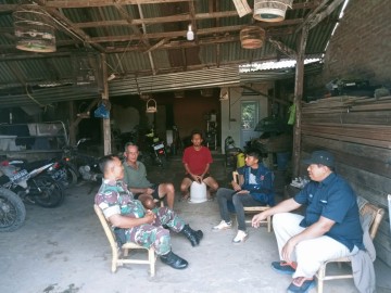 Babinsa Koramil 406-09/Terawas Sosialisasikan Penjualan Gabah ke Bulog di Desa Suka Maju