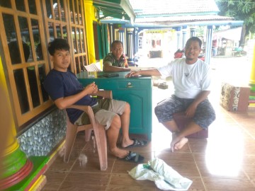 Babinsa kormail 406-01/rawas ulu komsos bersama warga desa teladas