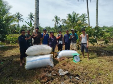 ANGGOTA KORAMIL 406-06/TUGUMULYO LAKUKAN PENGECEKAN DAN PENGAWALAN SERAPAN GABAH DI KELURAHAN SRIKATON