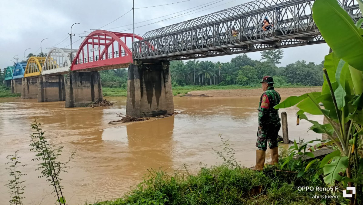 Koramil 406-03/Rupit Rutin Lakukan Pengecekan Sungai Rawas, Saat Ini dalam Keadaan Normal