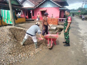 Babinsa Koramil 406-03/Rupit Laksanakan Komsos di Desa Lawang Agung