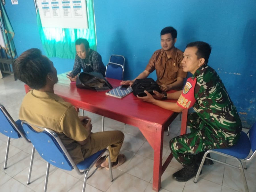 Serda Arli Satria, Babinsa Koramil 406-03/Rupit, Laksanakan Komsos di Kantor Desa Noman