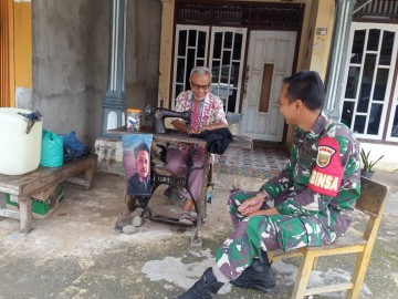 Babinsa Koramil 406-09/Terawas Ingatkan Warga Pentingnya Keamanan Saat Beraktivitas