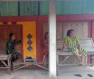 Babinsa Koramil 406-01/Rawas Ulu Ajak Warga Jaga Kebersihan Lingkungan