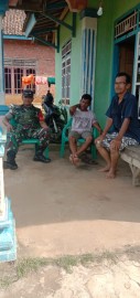 Babinsa Koramil 406-07/Jayaloka Jalin Komsos dengan Warga Desa Margatani