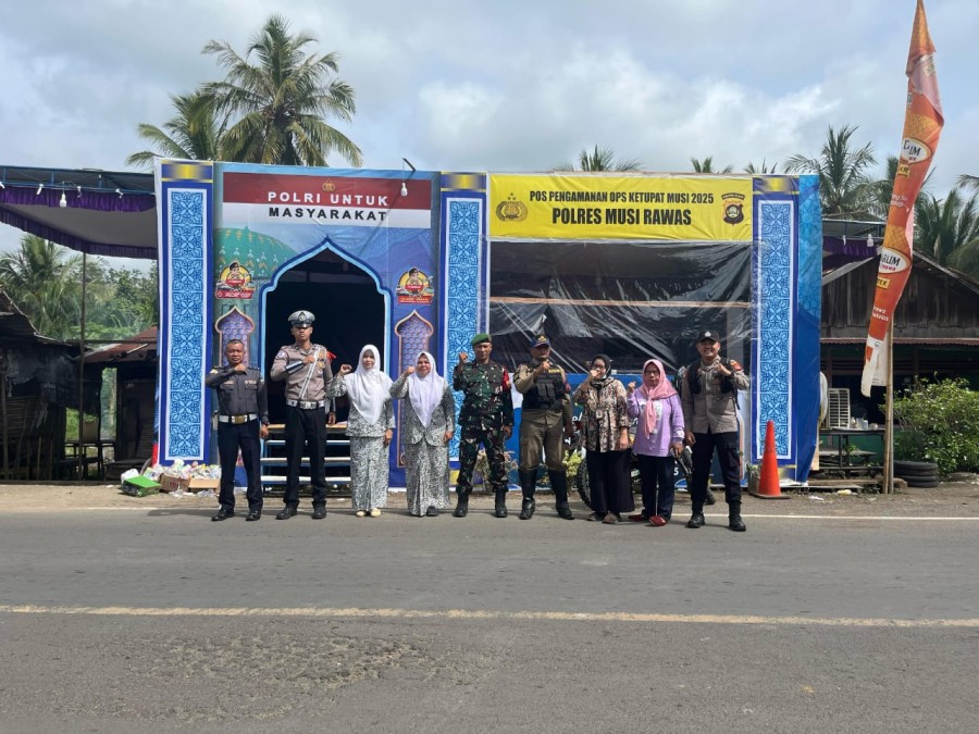 Babinsa Kopda Agung Prayogi Tetap Siaga Di Pos Pengamanan Idul Fitri 1446 H