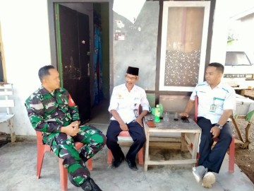 Manfaatkan Suasana Lebaran Babinsa Koramil 406-05/Muara Kelingi Lakukan komsos Dan Bermaaf-maafan