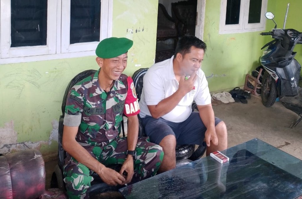 Sertu Jon Feri Melaksanakan Komsos Dengan Warga Binaannya